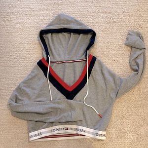 Tommy Hilfiger Cropped Grey Sweatshirt